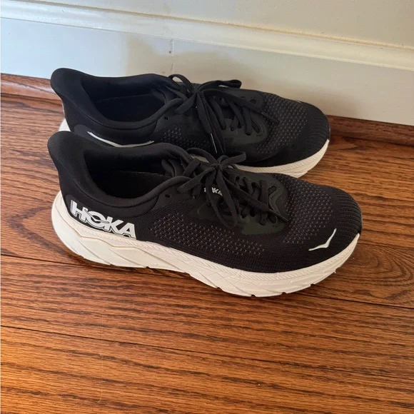 Hoka ARAHI 7, SIZE 7.5 WIDE - Picture 4 of 7